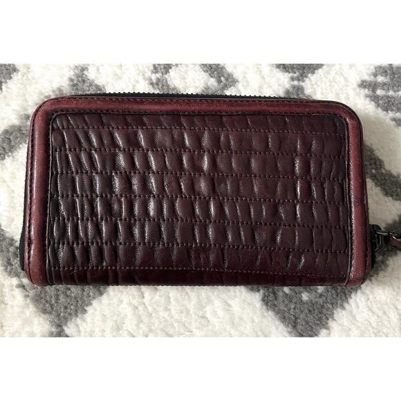 BURBERRY Authentic Quilted Brown Leather Zip Around Credit Cards Wallet - Picture 3 of 11